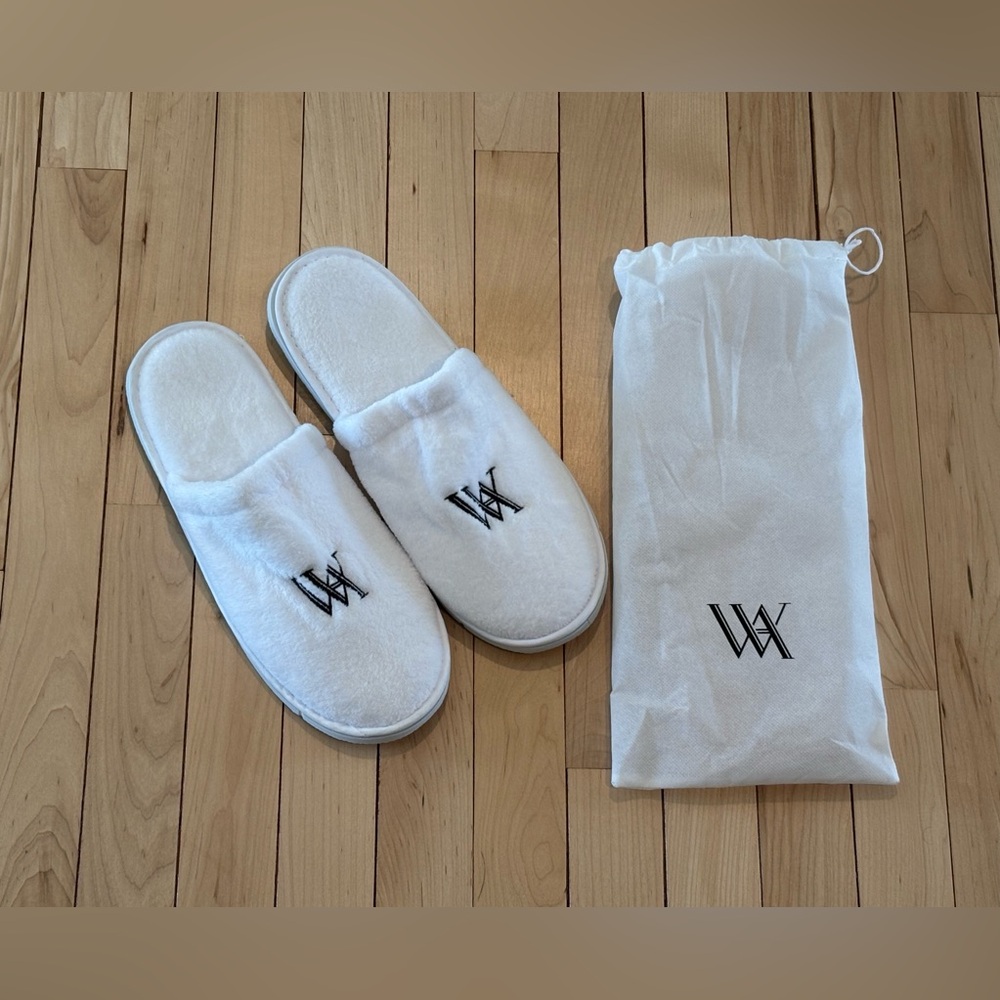 Waldorf Astoria Slippers and Drawstring Bag